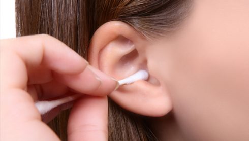 Care este rolul cerumenului si cum trebuie curatate urechile?